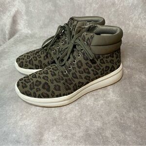 CLOUDSTEPPERS by Clarks Washable Knit Grey Boots Ezera Tie Leopard Sz 9